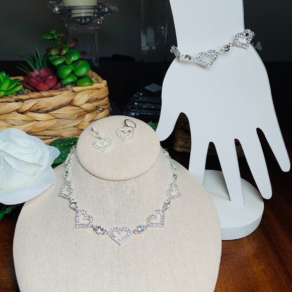 Jewelry - Sparkling Crystal Hearts Jewelry Set.